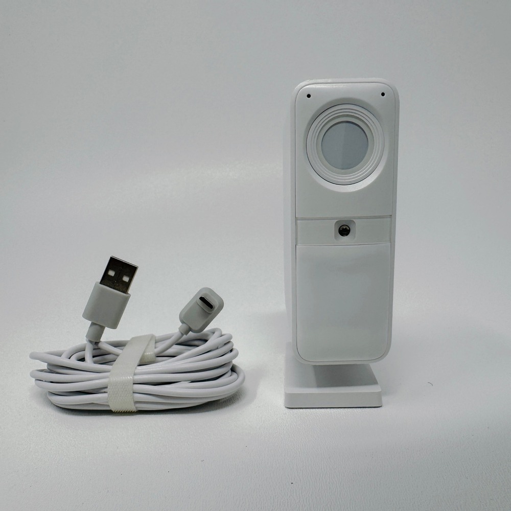 SimpliSafe Smart Indoor Security Camera White Model CM006 with USB Power Cable